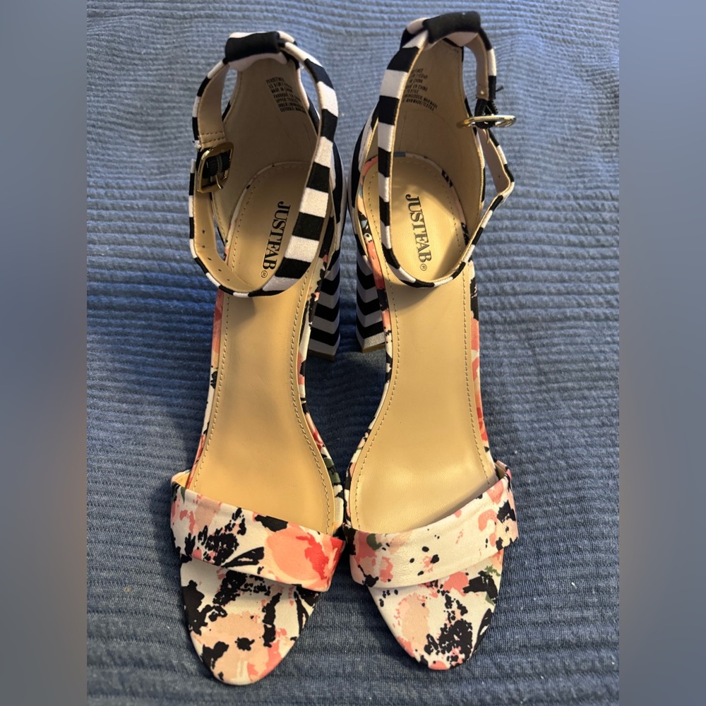 NWOT JustFab size 9 Floral & Black Stripe Ankle Strap Heels